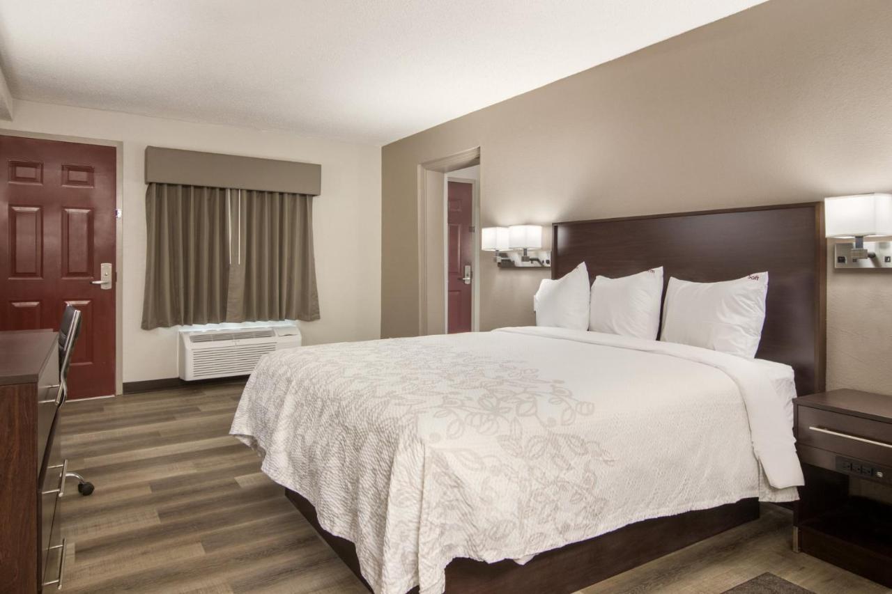 Red Roof Inn Plus & Suites Erie Exterior photo
